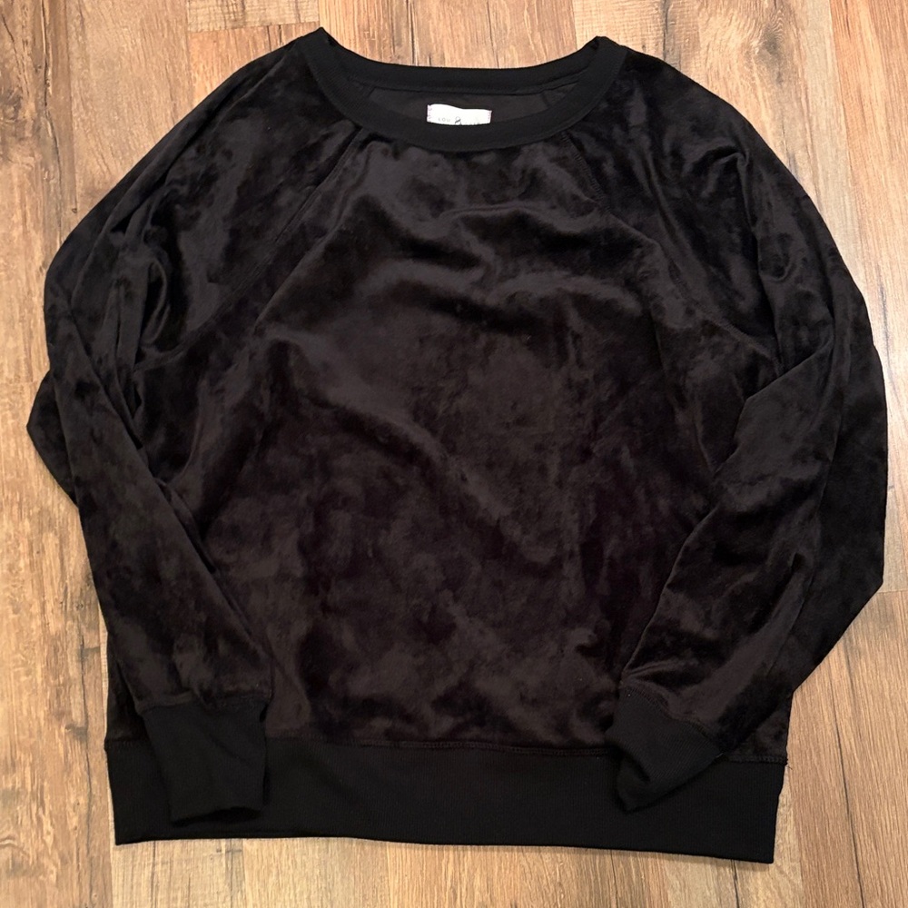 Lou & Grey Men's Velvet Black Crewneck Sweater
